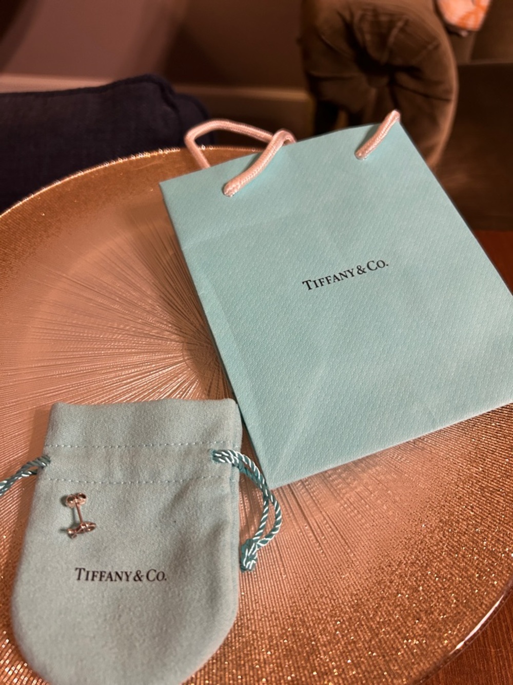 Tiffany & Co. Silver XO Stud Earring - Blue bag - Picture 3 of 5